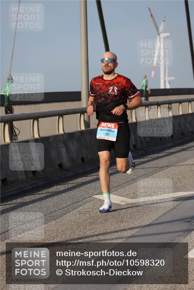 03.10.2026 - Köhlbrandbrückenlauf Strokosch-Dieckow http://msf.ph/oto/10598320 03.10.2026 09:33:33 Position 2 1335 meine-sportfotos.de
