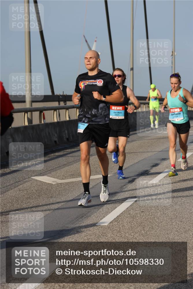 03.10.2026 - Köhlbrandbrückenlauf Strokosch-Dieckow http://msf.ph/oto/10598330 03.10.2026 09:33:36 Position 2 41, 3801, 2124 meine-sportfotos.de