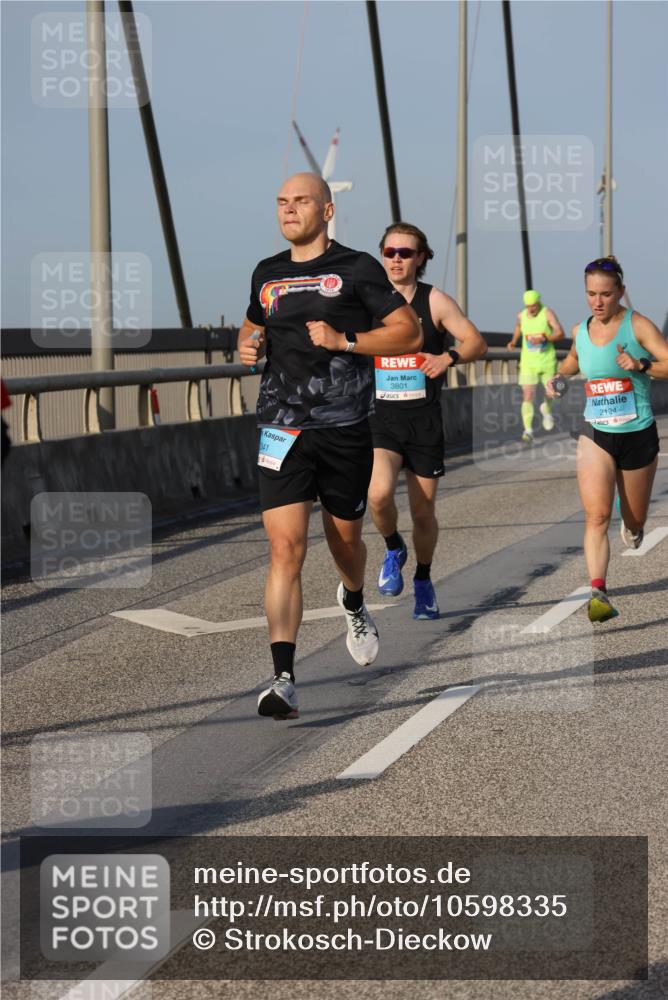 03.10.2026 - Köhlbrandbrückenlauf Strokosch-Dieckow http://msf.ph/oto/10598335 03.10.2026 09:33:36 Position 2 041, 3801, 2124 meine-sportfotos.de