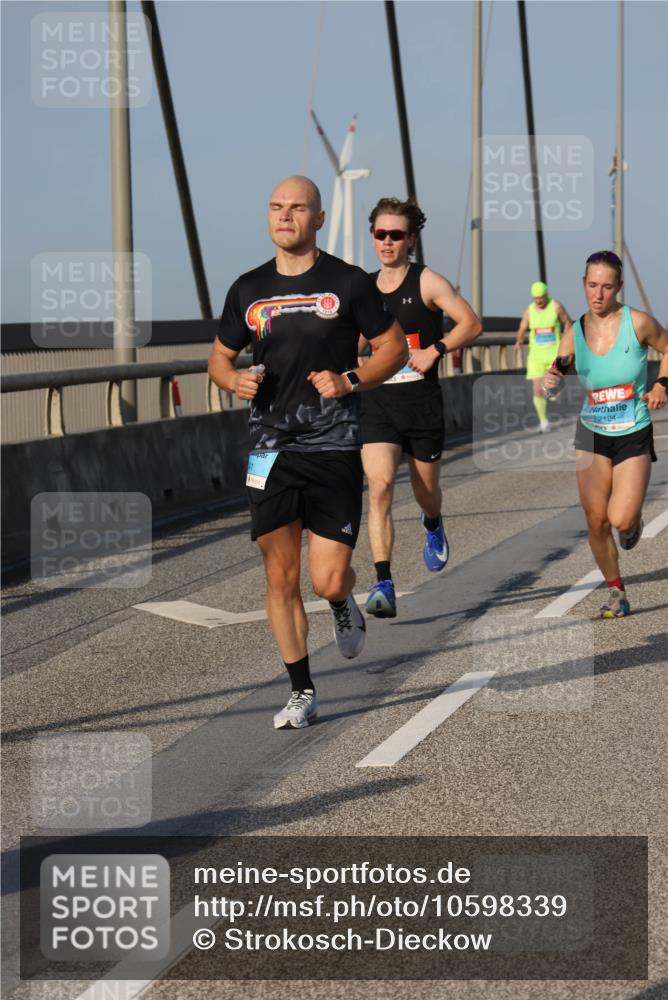 03.10.2026 - Köhlbrandbrückenlauf Strokosch-Dieckow http://msf.ph/oto/10598339 03.10.2026 09:33:36 Position 2 2124 meine-sportfotos.de