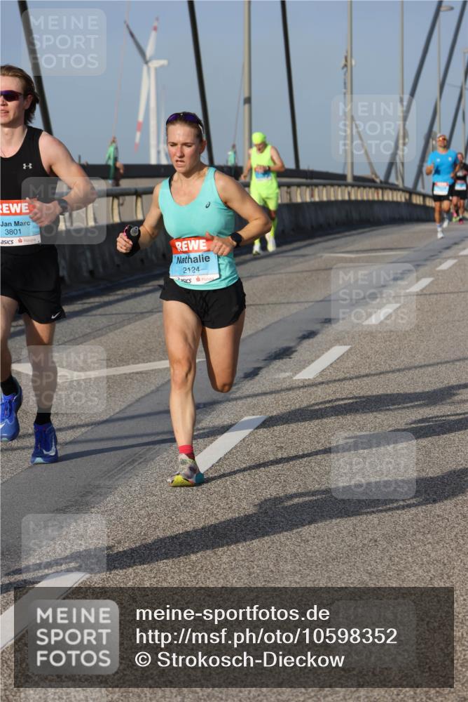 03.10.2026 - Köhlbrandbrückenlauf Strokosch-Dieckow http://msf.ph/oto/10598352 03.10.2026 09:33:37 Position 2 3801, 2124 meine-sportfotos.de