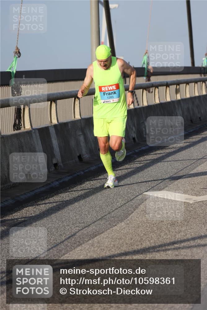 03.10.2026 - Köhlbrandbrückenlauf Strokosch-Dieckow http://msf.ph/oto/10598361 03.10.2026 09:33:43 Position 2 1265 meine-sportfotos.de