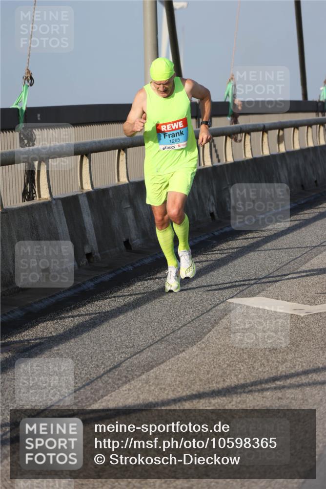 03.10.2026 - Köhlbrandbrückenlauf Strokosch-Dieckow http://msf.ph/oto/10598365 03.10.2026 09:33:43 Position 2 1265 meine-sportfotos.de
