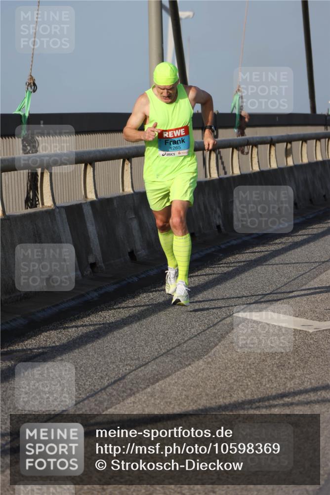 03.10.2026 - Köhlbrandbrückenlauf Strokosch-Dieckow http://msf.ph/oto/10598369 03.10.2026 09:33:43 Position 2 1265 meine-sportfotos.de