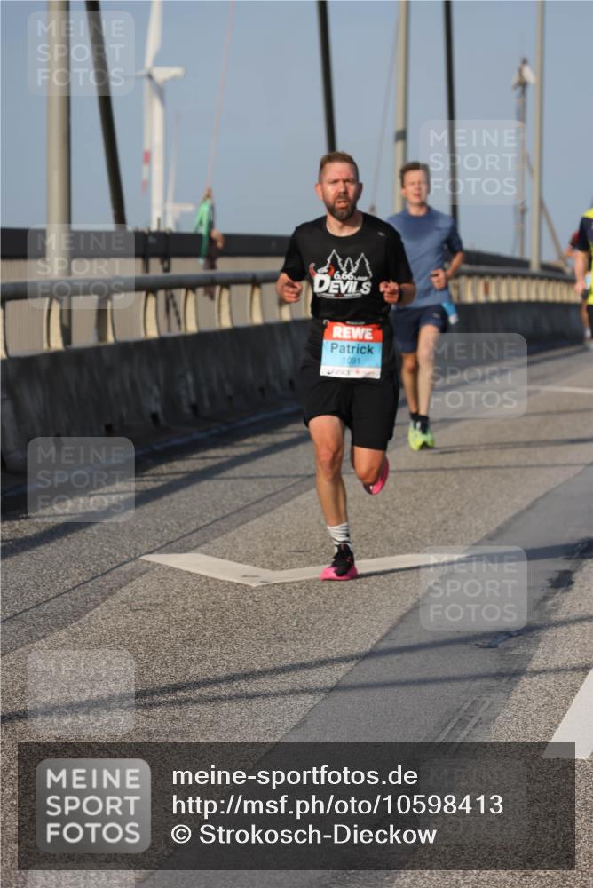 03.10.2026 - Köhlbrandbrückenlauf Strokosch-Dieckow http://msf.ph/oto/10598413 03.10.2026 09:33:51 Position 2 6, 66, 00, 1091 meine-sportfotos.de