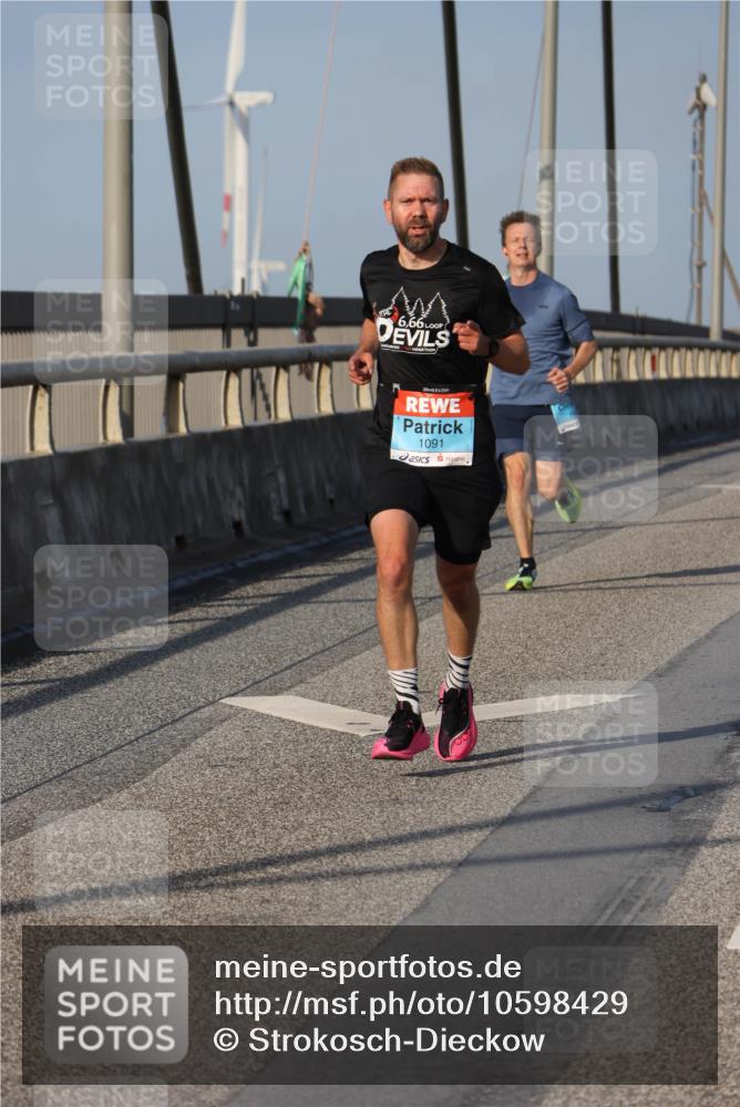 03.10.2026 - Köhlbrandbrückenlauf Strokosch-Dieckow http://msf.ph/oto/10598429 03.10.2026 09:33:52 Position 2 6, 66, 1091 meine-sportfotos.de