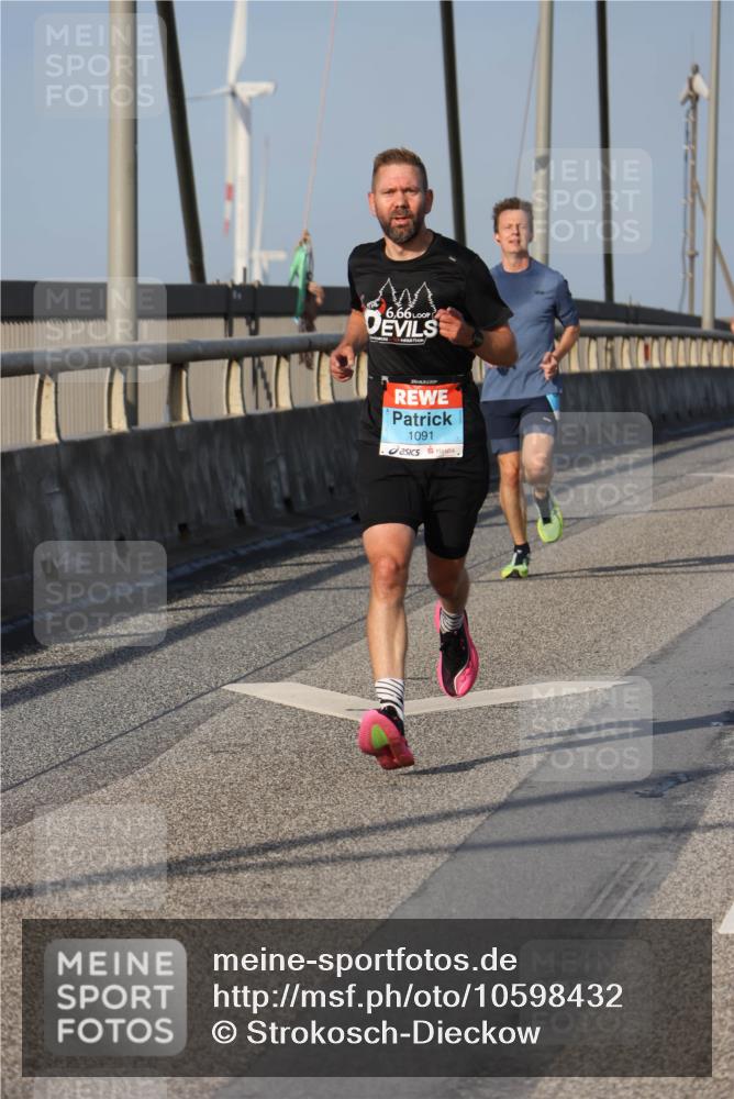 03.10.2026 - Köhlbrandbrückenlauf Strokosch-Dieckow http://msf.ph/oto/10598432 03.10.2026 09:33:52 Position 2 6, 66, 1091, 424 meine-sportfotos.de