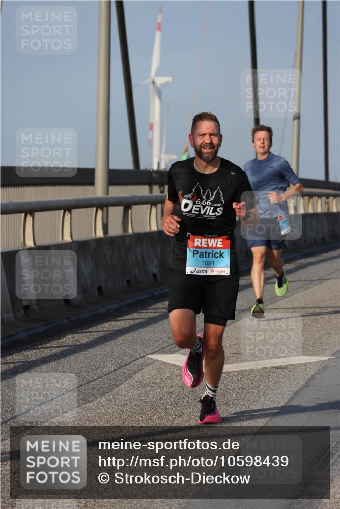 03.10.2026 - Köhlbrandbrückenlauf Strokosch-Dieckow http://msf.ph/oto/10598439 03.10.2026 09:33:52 Position 2 6, 66, 1091 meine-sportfotos.de