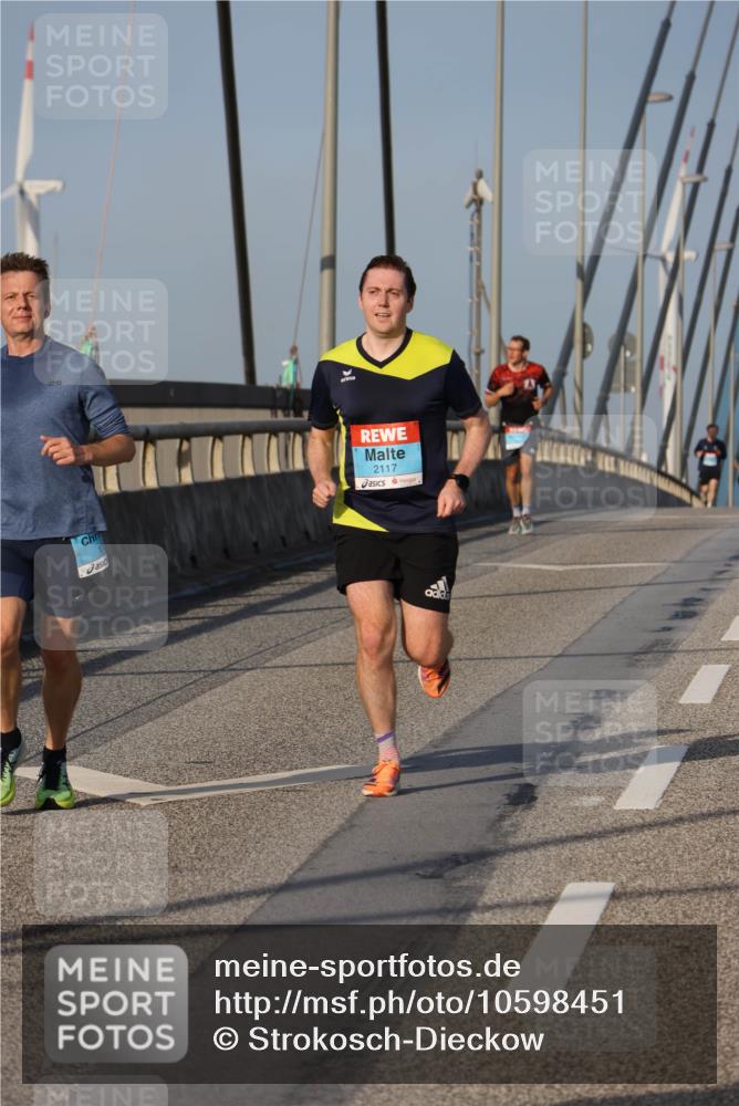 03.10.2026 - Köhlbrandbrückenlauf Strokosch-Dieckow http://msf.ph/oto/10598451 03.10.2026 09:33:54 Position 2 2117 meine-sportfotos.de