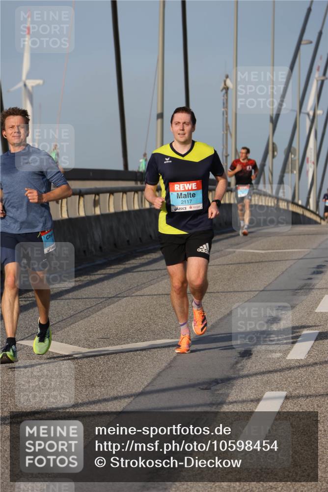 03.10.2026 - Köhlbrandbrückenlauf Strokosch-Dieckow http://msf.ph/oto/10598454 03.10.2026 09:33:54 Position 2 2117 meine-sportfotos.de