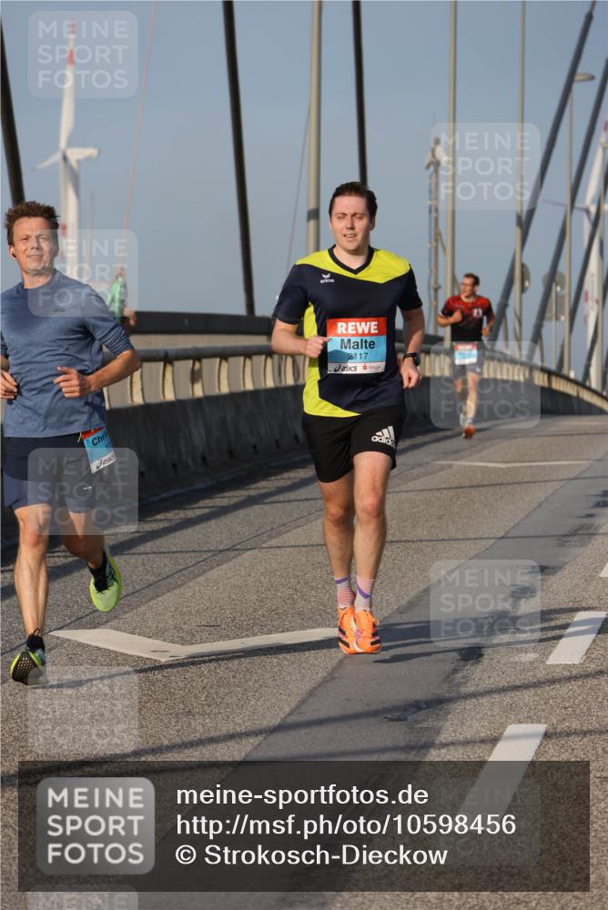 03.10.2026 - Köhlbrandbrückenlauf Strokosch-Dieckow http://msf.ph/oto/10598456 03.10.2026 09:33:54 Position 2 2117 meine-sportfotos.de
