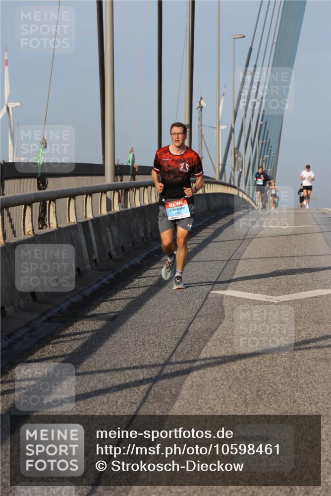 03.10.2026 - Köhlbrandbrückenlauf Strokosch-Dieckow http://msf.ph/oto/10598461 03.10.2026 09:34:03 Position 2 1097 meine-sportfotos.de