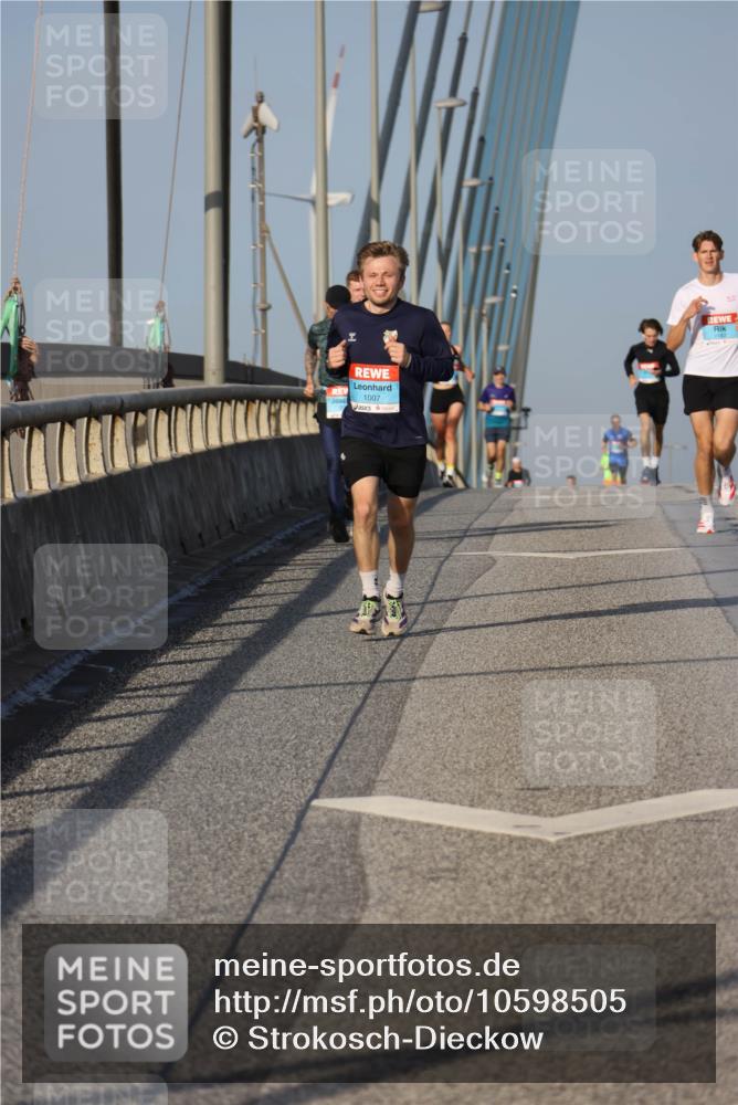 03.10.2026 - Köhlbrandbrückenlauf Strokosch-Dieckow http://msf.ph/oto/10598505 03.10.2026 09:34:15 Position 2 1007 meine-sportfotos.de
