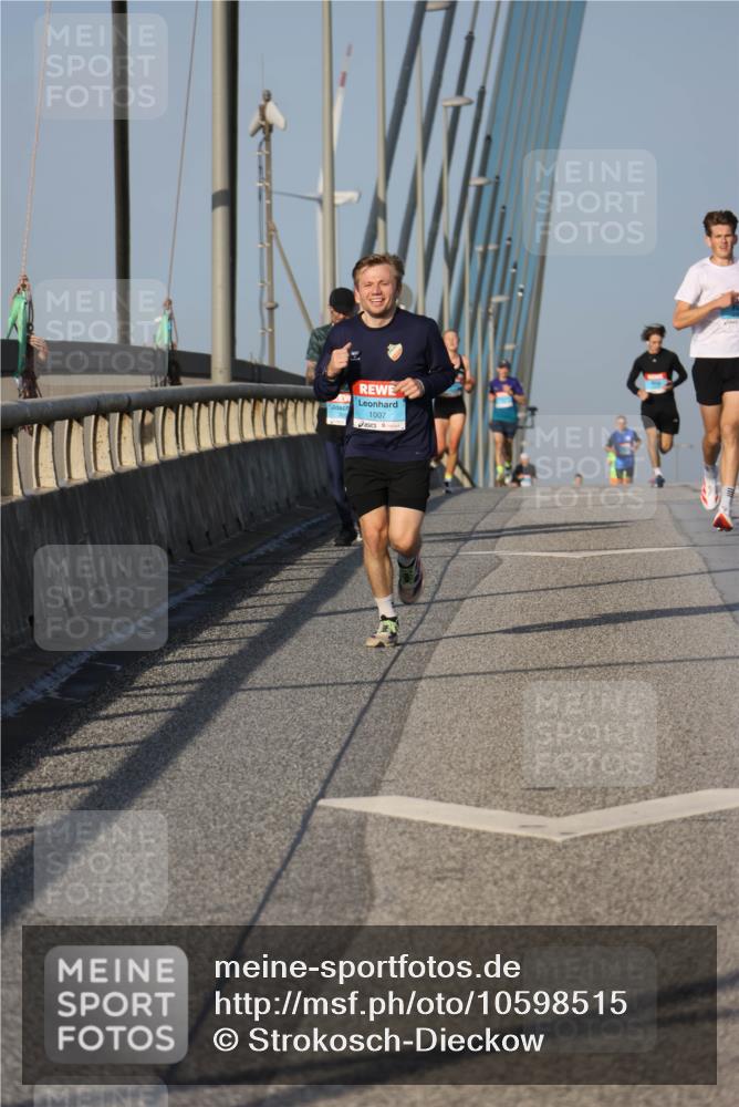 03.10.2026 - Köhlbrandbrückenlauf Strokosch-Dieckow http://msf.ph/oto/10598515 03.10.2026 09:34:15 Position 2 1007 meine-sportfotos.de