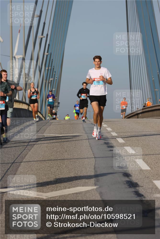 03.10.2026 - Köhlbrandbrückenlauf Strokosch-Dieckow http://msf.ph/oto/10598521 03.10.2026 09:34:18 Position 2 67, 2183, 94 meine-sportfotos.de
