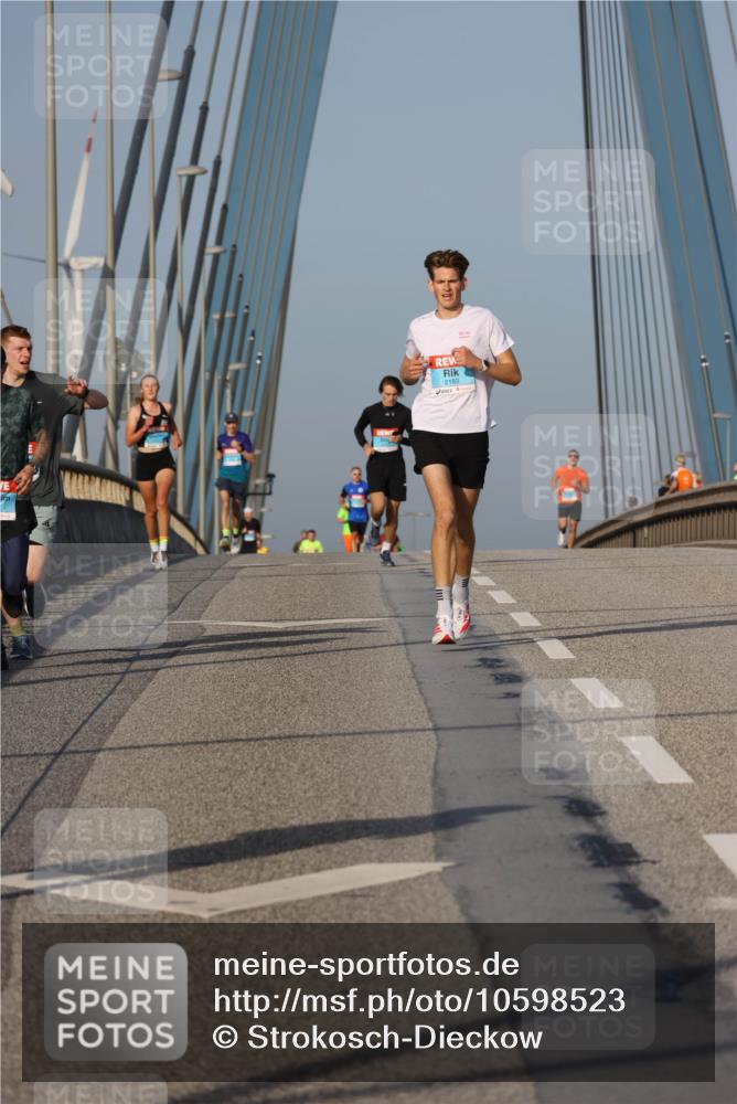 03.10.2026 - Köhlbrandbrückenlauf Strokosch-Dieckow http://msf.ph/oto/10598523 03.10.2026 09:34:18 Position 2 2183 meine-sportfotos.de