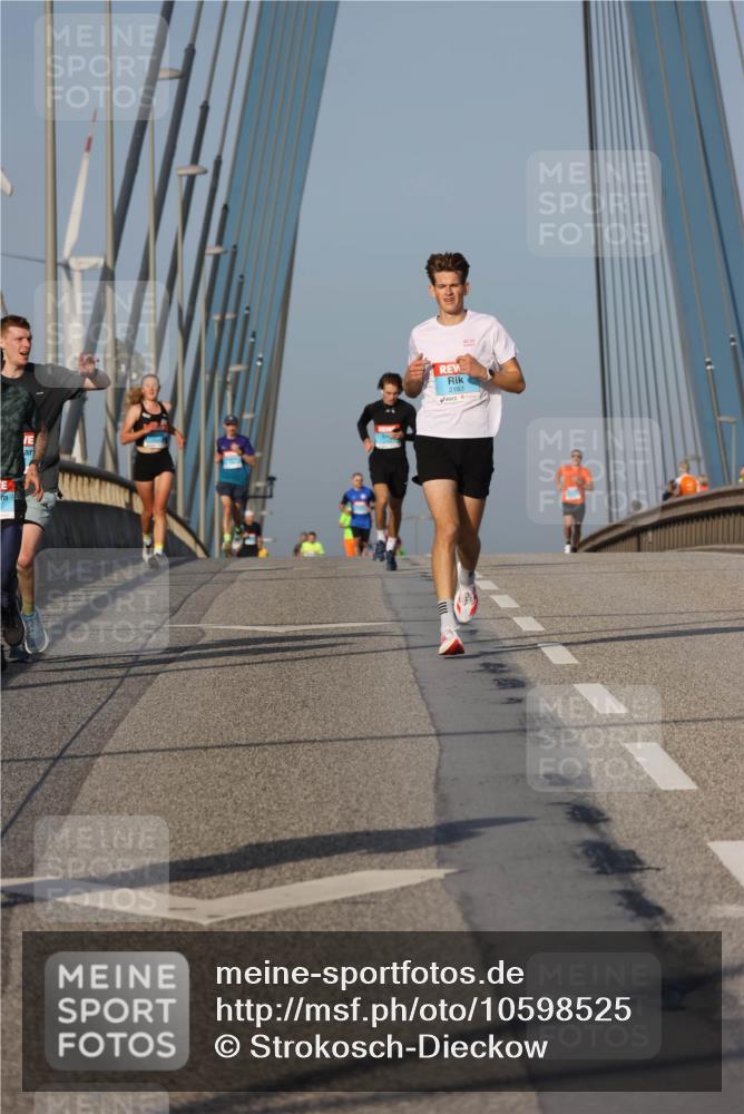 03.10.2026 - Köhlbrandbrückenlauf Strokosch-Dieckow http://msf.ph/oto/10598525 03.10.2026 09:34:18 Position 2 2183 meine-sportfotos.de