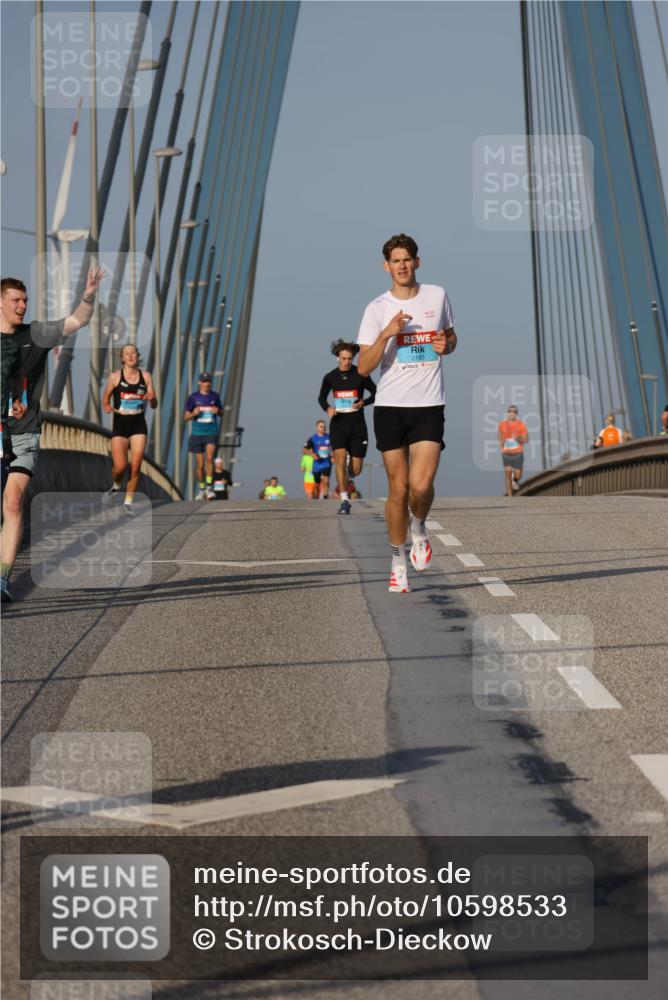 03.10.2026 - Köhlbrandbrückenlauf Strokosch-Dieckow http://msf.ph/oto/10598533 03.10.2026 09:34:18 Position 2 2183 meine-sportfotos.de