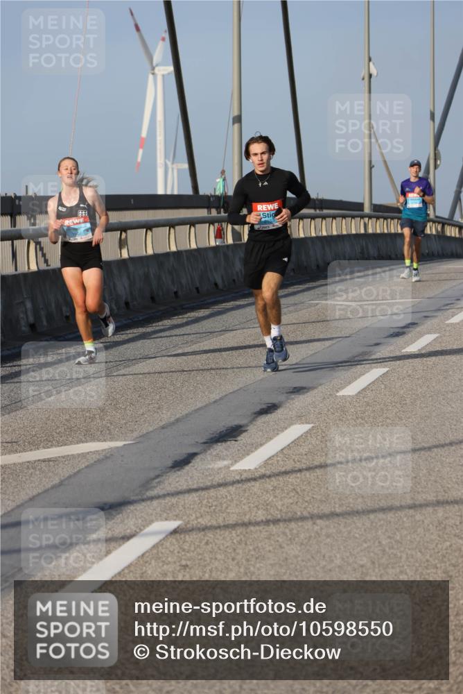 03.10.2026 - Köhlbrandbrückenlauf Strokosch-Dieckow http://msf.ph/oto/10598550 03.10.2026 09:34:27 Position 2  meine-sportfotos.de
