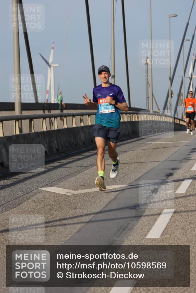 03.10.2026 - Köhlbrandbrückenlauf Strokosch-Dieckow http://msf.ph/oto/10598569 03.10.2026 09:34:35 Position 2 2165 meine-sportfotos.de