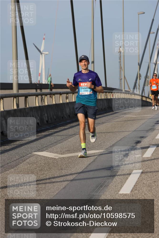 03.10.2026 - Köhlbrandbrückenlauf Strokosch-Dieckow http://msf.ph/oto/10598575 03.10.2026 09:34:35 Position 2 2165 meine-sportfotos.de