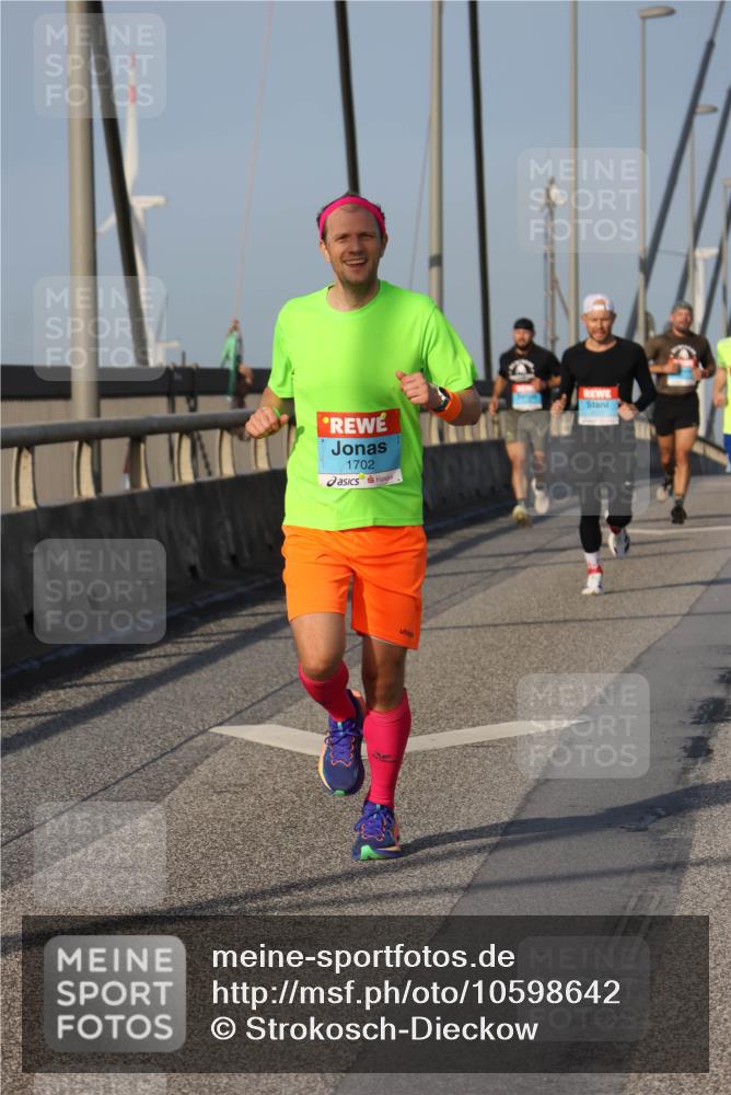 03.10.2026 - Köhlbrandbrückenlauf Strokosch-Dieckow http://msf.ph/oto/10598642 03.10.2026 09:34:53 Position 2 1702 meine-sportfotos.de