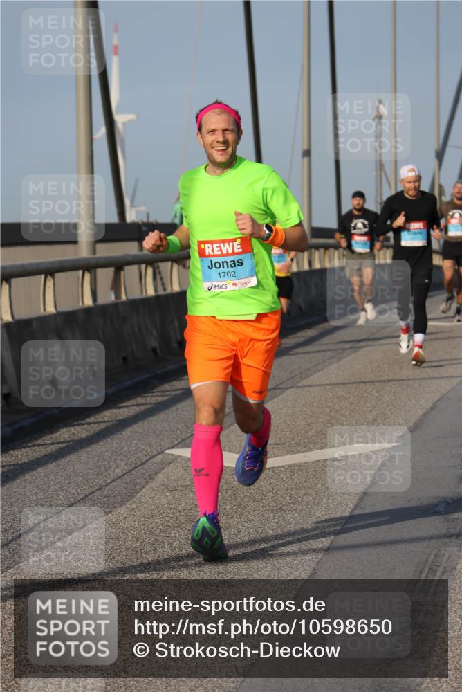 03.10.2026 - Köhlbrandbrückenlauf Strokosch-Dieckow http://msf.ph/oto/10598650 03.10.2026 09:34:53 Position 2 1702 meine-sportfotos.de