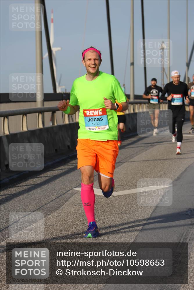 03.10.2026 - Köhlbrandbrückenlauf Strokosch-Dieckow http://msf.ph/oto/10598653 03.10.2026 09:34:53 Position 2 1702 meine-sportfotos.de