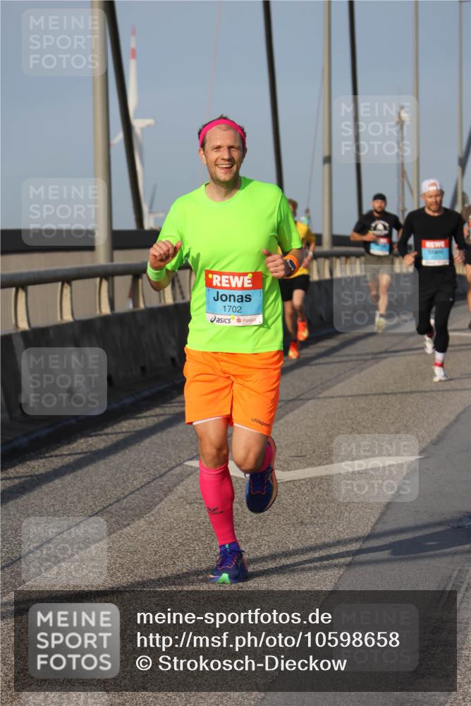 03.10.2026 - Köhlbrandbrückenlauf Strokosch-Dieckow http://msf.ph/oto/10598658 03.10.2026 09:34:54 Position 2 1702 meine-sportfotos.de