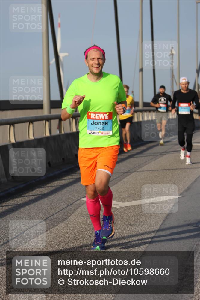 03.10.2026 - Köhlbrandbrückenlauf Strokosch-Dieckow http://msf.ph/oto/10598660 03.10.2026 09:34:54 Position 2 1702 meine-sportfotos.de