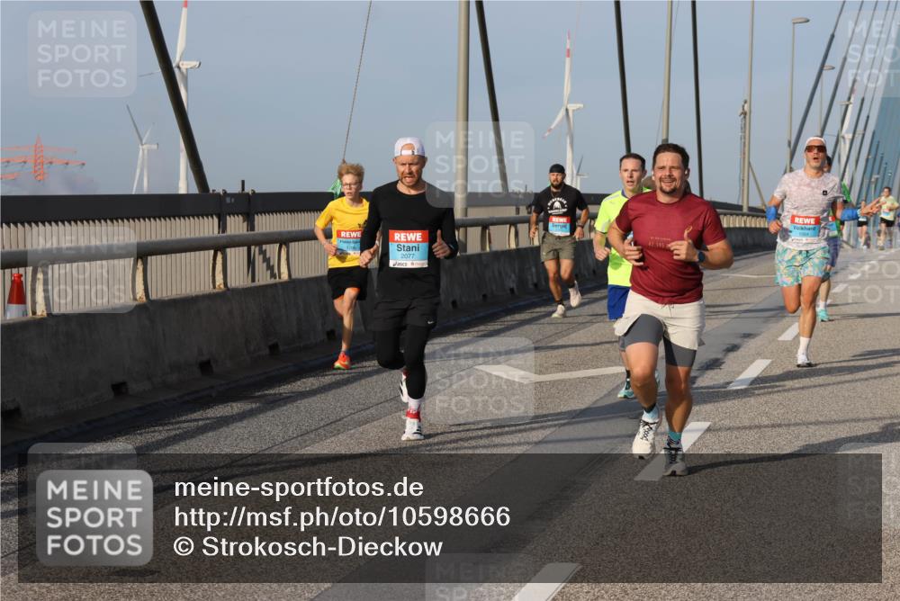 03.10.2026 - Köhlbrandbrückenlauf Strokosch-Dieckow http://msf.ph/oto/10598666 03.10.2026 09:34:58 Position 2 2077, 42, 195 meine-sportfotos.de