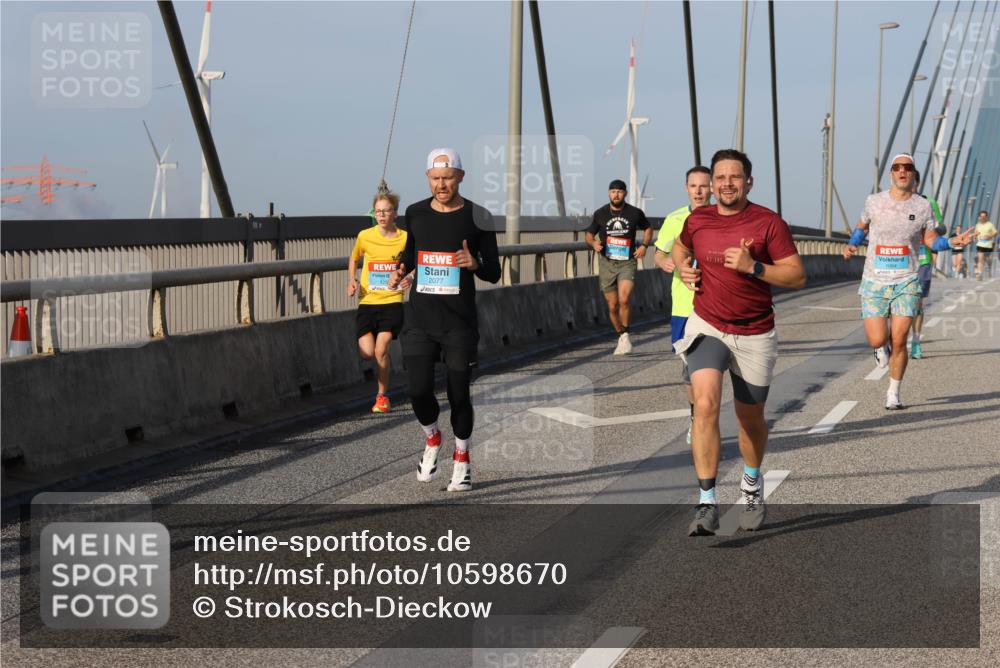 03.10.2026 - Köhlbrandbrückenlauf Strokosch-Dieckow http://msf.ph/oto/10598670 03.10.2026 09:34:58 Position 2 2077, 42, 195 meine-sportfotos.de