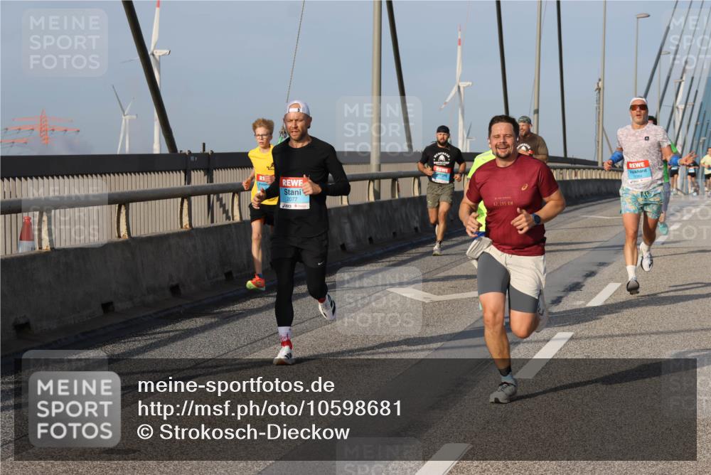 03.10.2026 - Köhlbrandbrückenlauf Strokosch-Dieckow http://msf.ph/oto/10598681 03.10.2026 09:34:58 Position 2 2077, 42, 195 meine-sportfotos.de