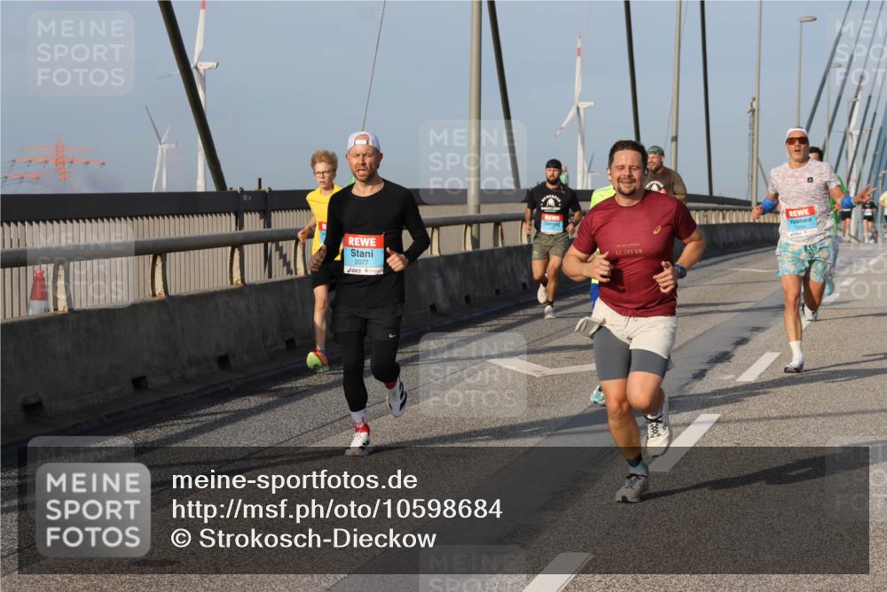 03.10.2026 - Köhlbrandbrückenlauf Strokosch-Dieckow http://msf.ph/oto/10598684 03.10.2026 09:34:58 Position 2 2077, 42, 195 meine-sportfotos.de