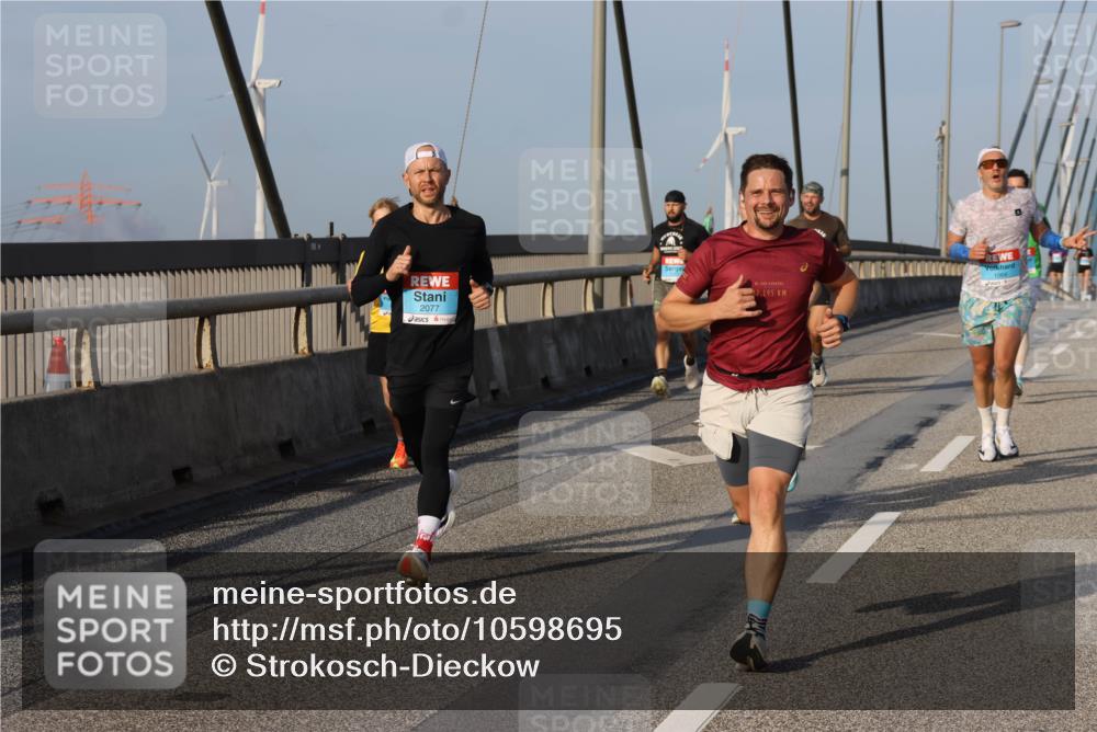 03.10.2026 - Köhlbrandbrückenlauf Strokosch-Dieckow http://msf.ph/oto/10598695 03.10.2026 09:34:58 Position 2 2077, 12, 195, 1064 meine-sportfotos.de