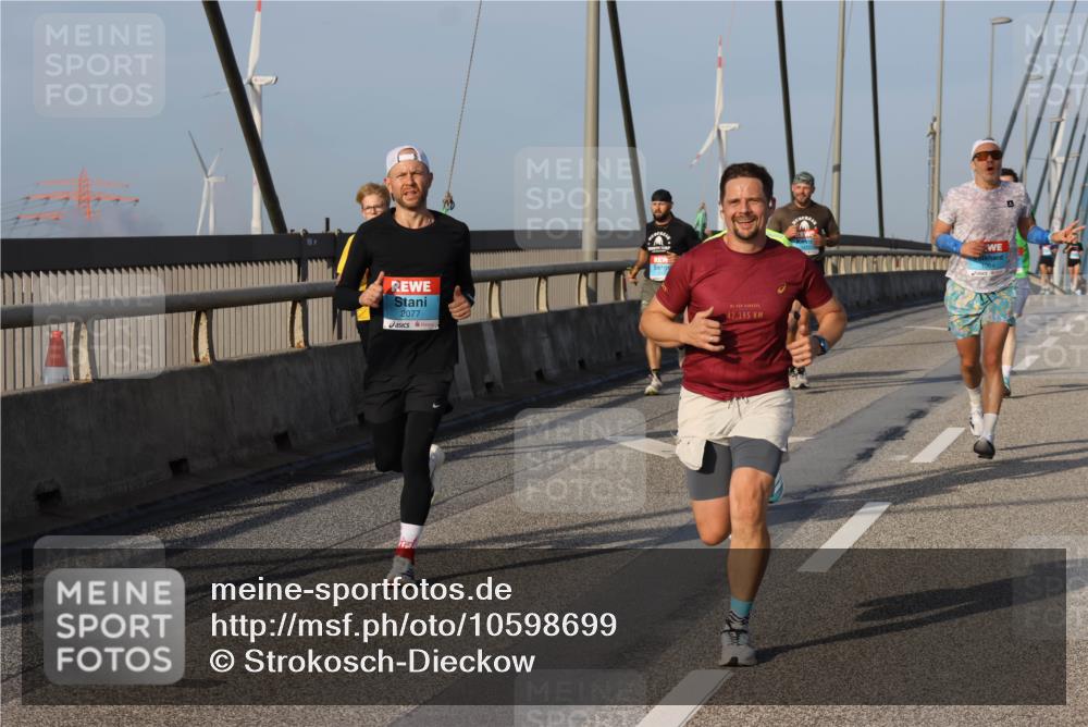 03.10.2026 - Köhlbrandbrückenlauf Strokosch-Dieckow http://msf.ph/oto/10598699 03.10.2026 09:34:58 Position 2 2077, 42, 195 meine-sportfotos.de