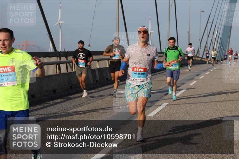 03.10.2026 - Köhlbrandbrückenlauf Strokosch-Dieckow http://msf.ph/oto/10598701 03.10.2026 09:35:01 Position 2 2135, 1064 meine-sportfotos.de