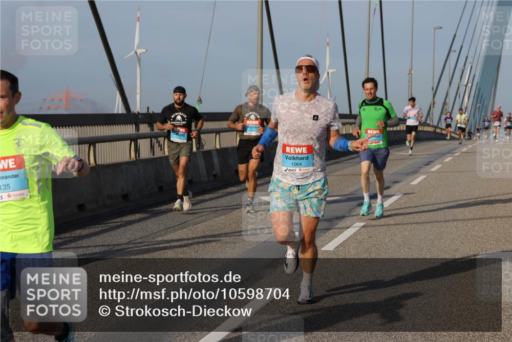 03.10.2026 - Köhlbrandbrückenlauf Strokosch-Dieckow http://msf.ph/oto/10598704 03.10.2026 09:35:01 Position 2 135, 1064 meine-sportfotos.de