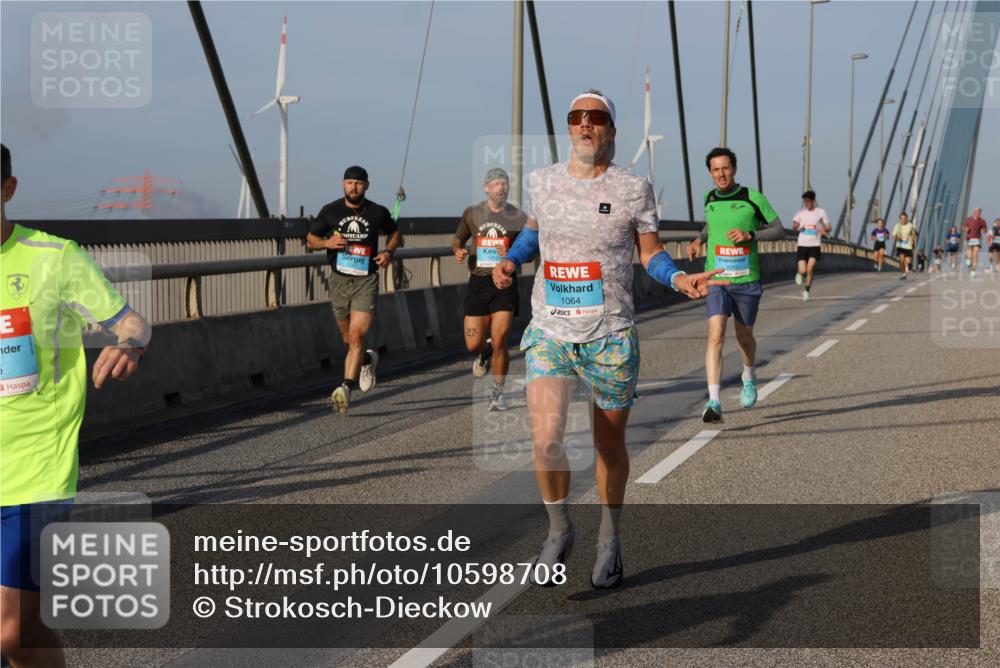 03.10.2026 - Köhlbrandbrückenlauf Strokosch-Dieckow http://msf.ph/oto/10598708 03.10.2026 09:35:01 Position 2 1064 meine-sportfotos.de