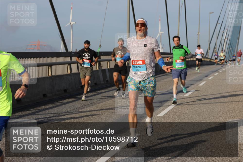 03.10.2026 - Köhlbrandbrückenlauf Strokosch-Dieckow http://msf.ph/oto/10598712 03.10.2026 09:35:01 Position 2 1064, 27 meine-sportfotos.de