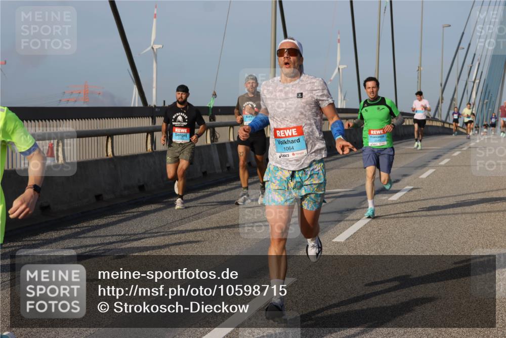 03.10.2026 - Köhlbrandbrückenlauf Strokosch-Dieckow http://msf.ph/oto/10598715 03.10.2026 09:35:01 Position 2 1064 meine-sportfotos.de