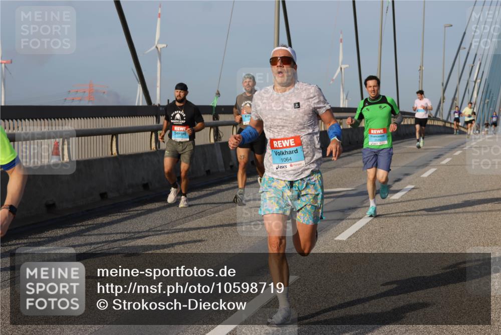 03.10.2026 - Köhlbrandbrückenlauf Strokosch-Dieckow http://msf.ph/oto/10598719 03.10.2026 09:35:01 Position 2 27, 1064 meine-sportfotos.de