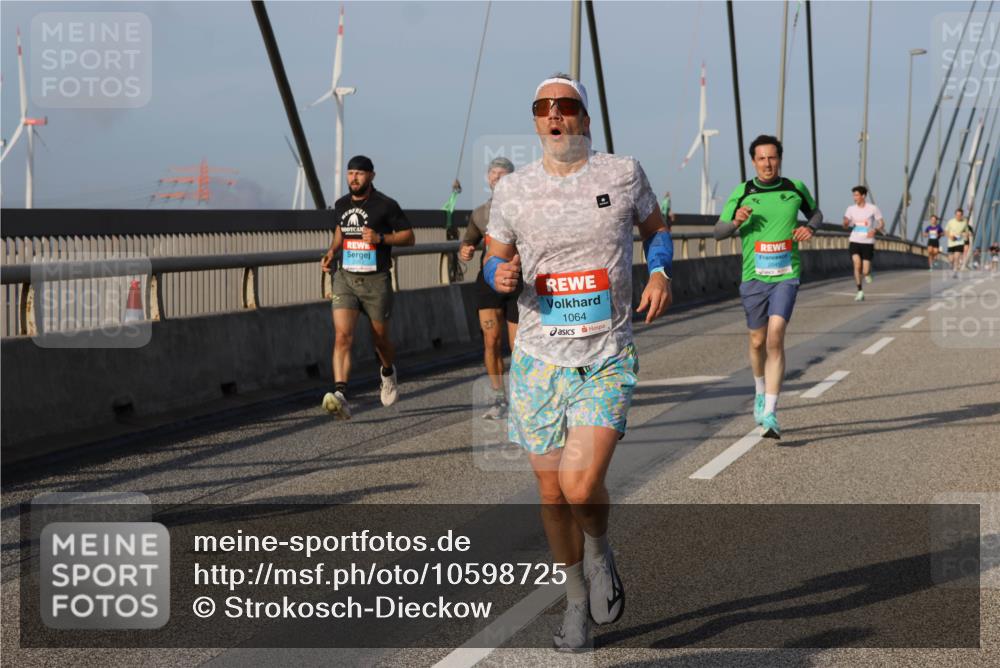 03.10.2026 - Köhlbrandbrückenlauf Strokosch-Dieckow http://msf.ph/oto/10598725 03.10.2026 09:35:01 Position 2 1064 meine-sportfotos.de