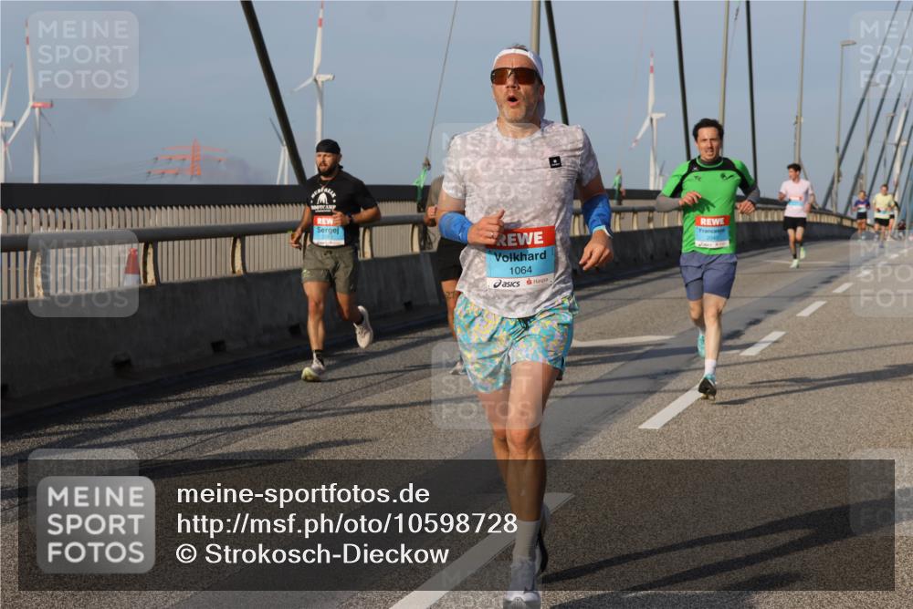 03.10.2026 - Köhlbrandbrückenlauf Strokosch-Dieckow http://msf.ph/oto/10598728 03.10.2026 09:35:01 Position 2 1064, 2045 meine-sportfotos.de