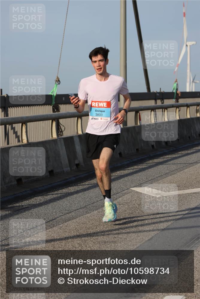 03.10.2026 - Köhlbrandbrückenlauf Strokosch-Dieckow http://msf.ph/oto/10598734 03.10.2026 09:35:08 Position 2 3803 meine-sportfotos.de
