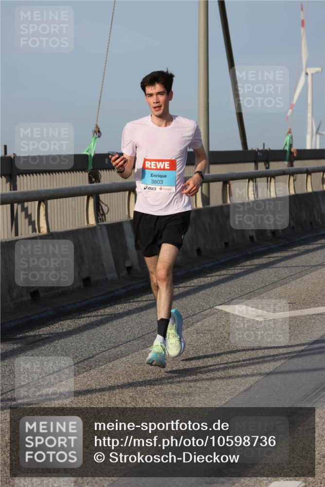03.10.2026 - Köhlbrandbrückenlauf Strokosch-Dieckow http://msf.ph/oto/10598736 03.10.2026 09:35:08 Position 2 3803 meine-sportfotos.de