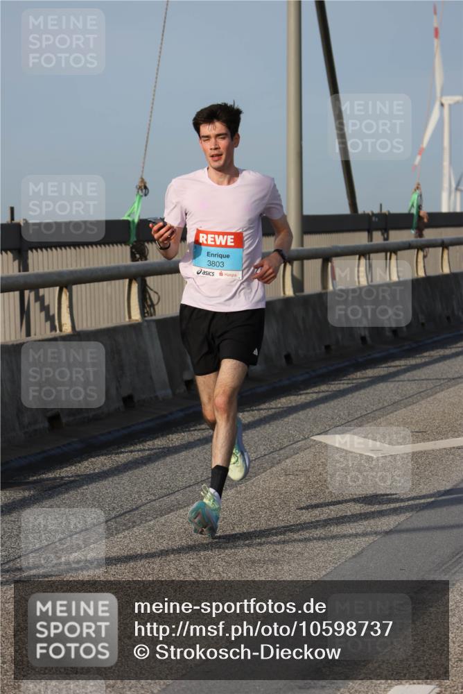 03.10.2026 - Köhlbrandbrückenlauf Strokosch-Dieckow http://msf.ph/oto/10598737 03.10.2026 09:35:08 Position 2 3803 meine-sportfotos.de