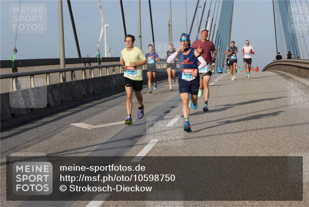03.10.2026 - Köhlbrandbrückenlauf Strokosch-Dieckow http://msf.ph/oto/10598750 03.10.2026 09:35:12 Position 2 2166, 2130 meine-sportfotos.de