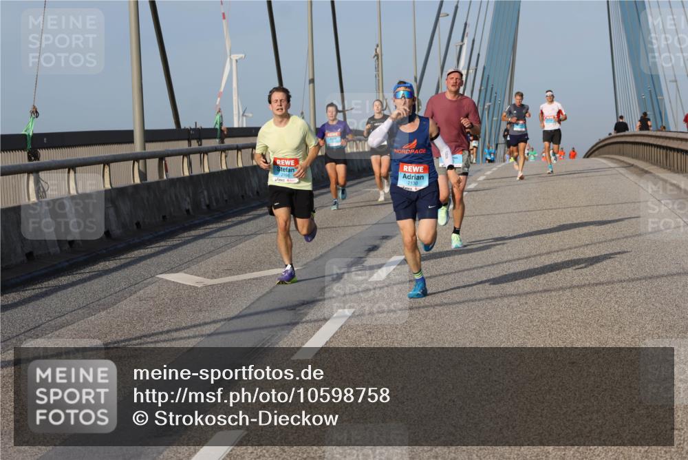 03.10.2026 - Köhlbrandbrückenlauf Strokosch-Dieckow http://msf.ph/oto/10598758 03.10.2026 09:35:12 Position 2 2166, 2130 meine-sportfotos.de