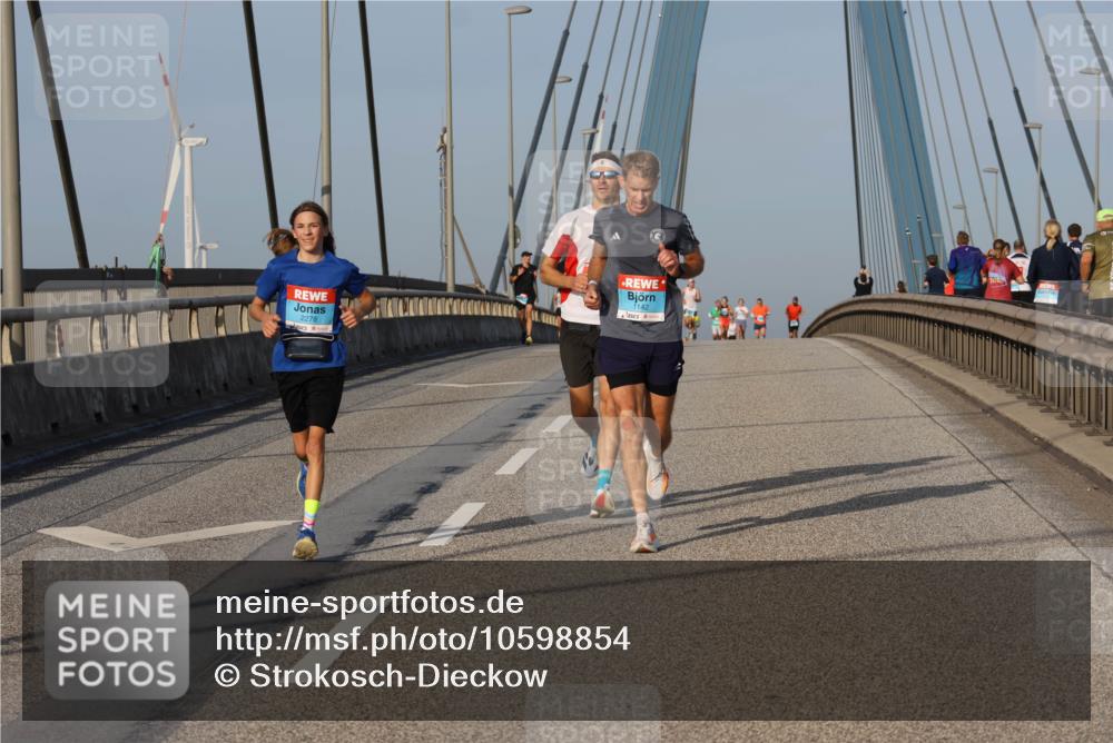 03.10.2026 - Köhlbrandbrückenlauf Strokosch-Dieckow http://msf.ph/oto/10598854 03.10.2026 09:35:20 Position 2 2278, 142, 1202 meine-sportfotos.de